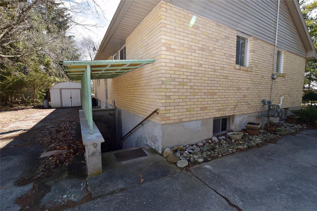 1916 BLACKWELL Road, Sarnia, Ontario, Canada