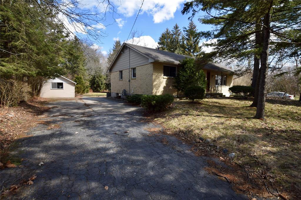 1916 BLACKWELL Road, Sarnia, Ontario, Canada