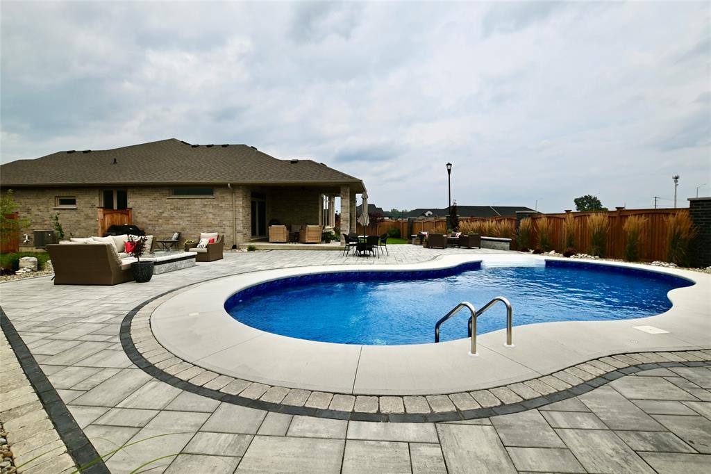 85 KAMAL Drive, Sarnia, Ontario, Canada
