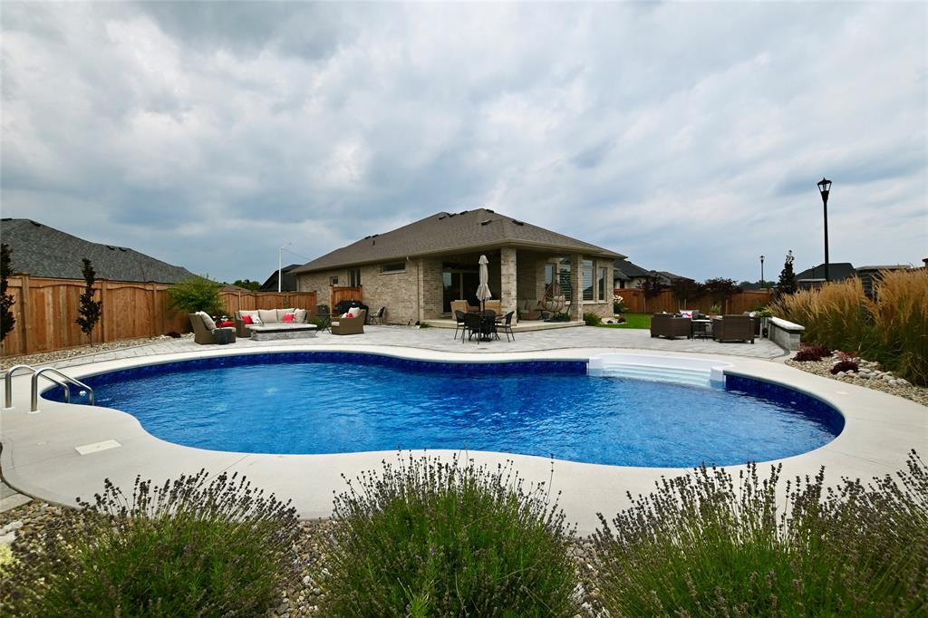 85 KAMAL Drive, Sarnia, Ontario, Canada