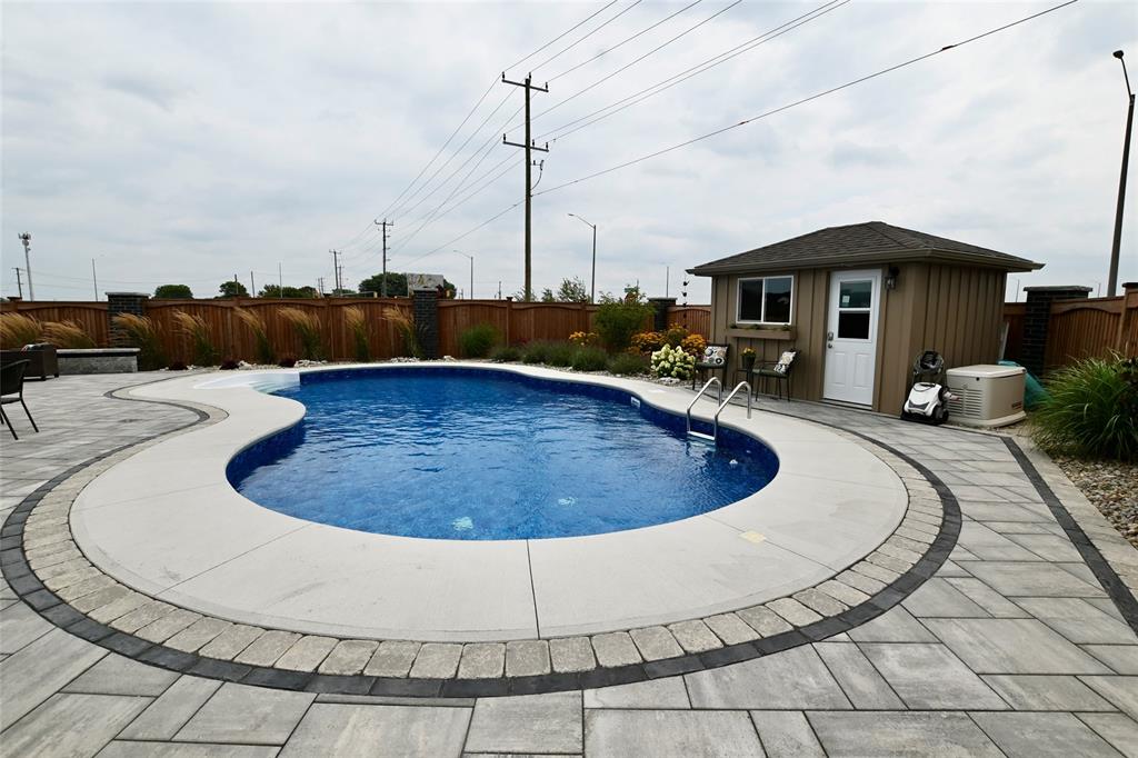 85 KAMAL Drive, Sarnia, Ontario, Canada