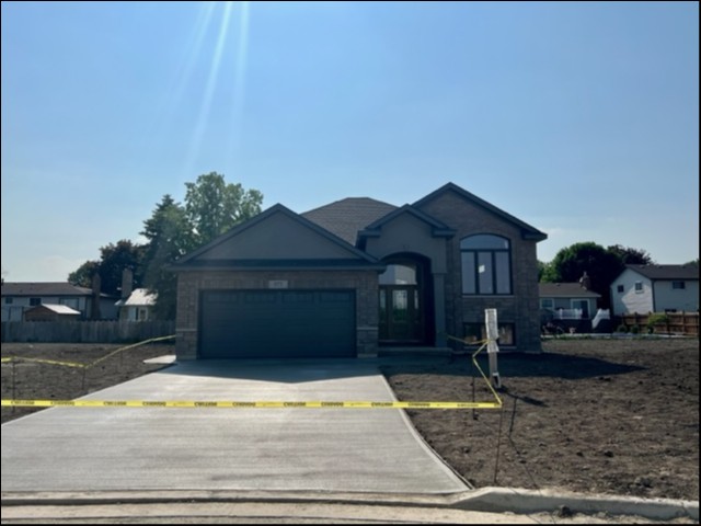 377 POST COURT, Corunna Ontario, Canada
