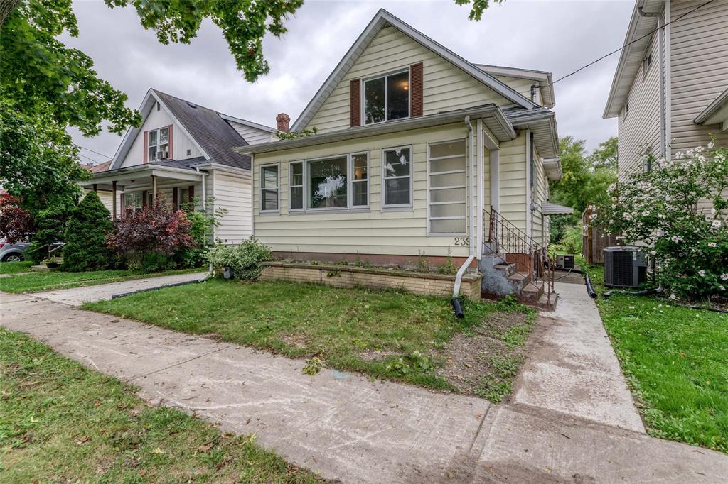 239 HARKNESS Street, Sarnia Ontario, Canada