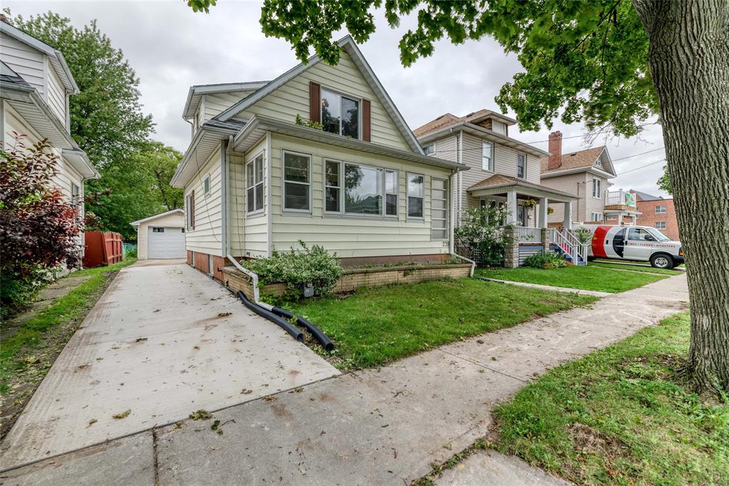 239 HARKNESS Street, Sarnia Ontario, Canada