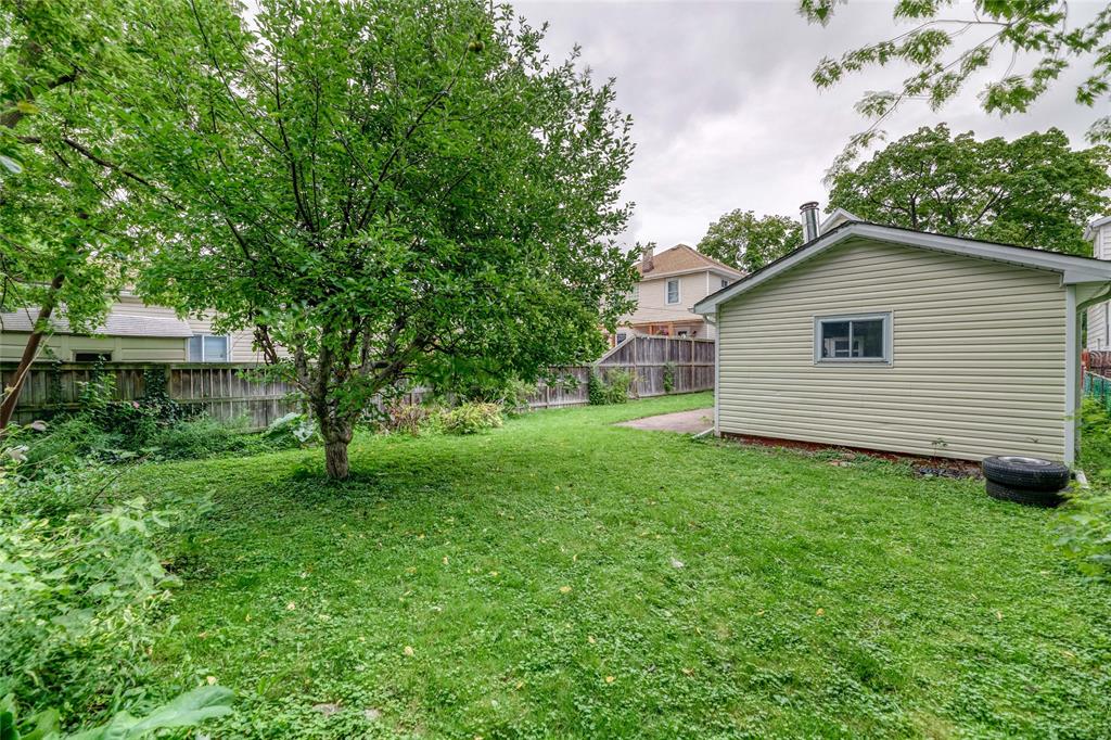 239 HARKNESS Street, Sarnia Ontario, Canada