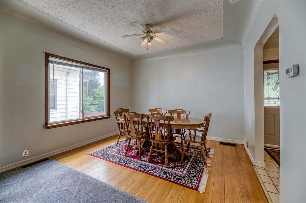 239 HARKNESS Street, Sarnia Ontario, Canada