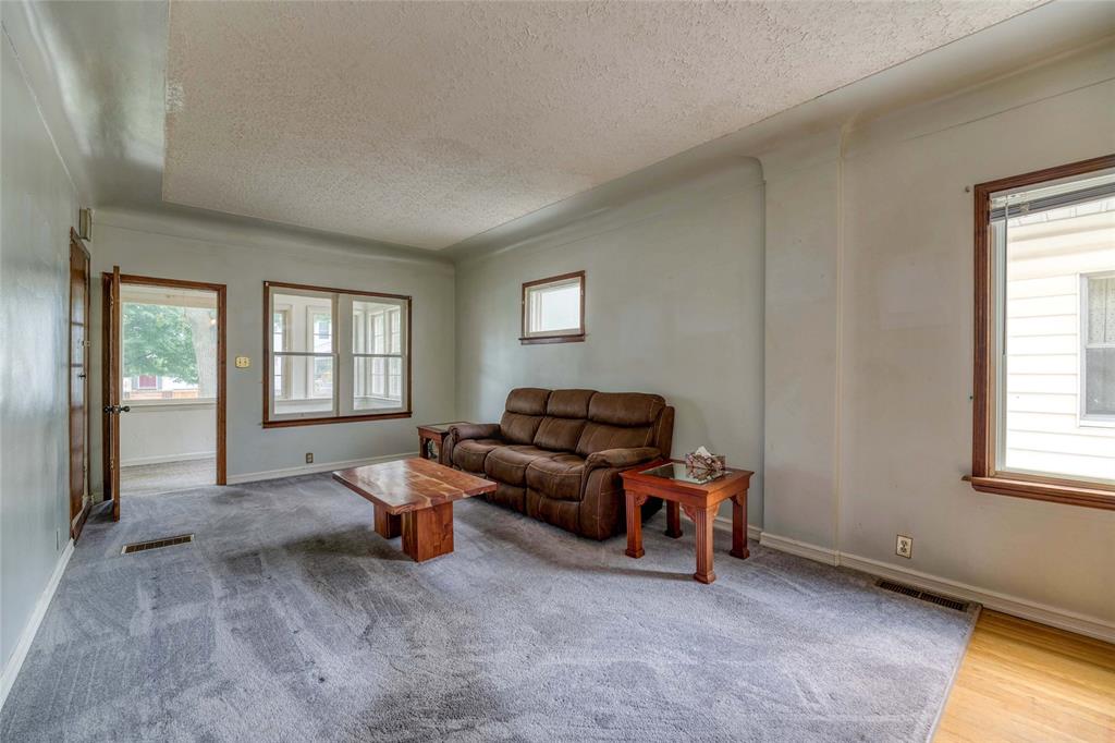 239 HARKNESS Street, Sarnia Ontario, Canada