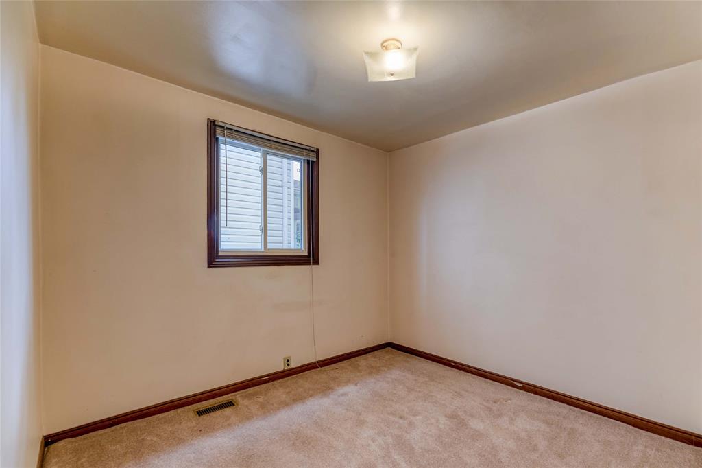 239 HARKNESS Street, Sarnia Ontario, Canada