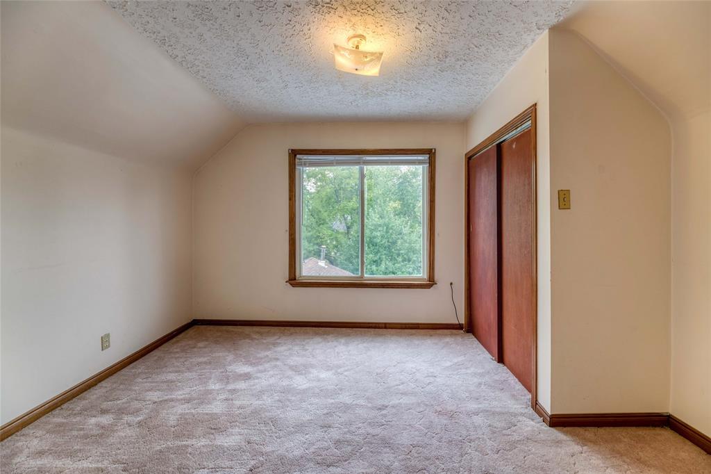 239 HARKNESS Street, Sarnia Ontario, Canada