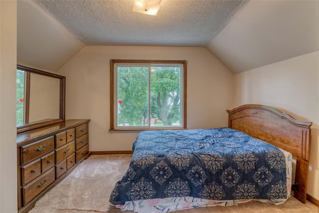 239 HARKNESS Street, Sarnia Ontario, Canada