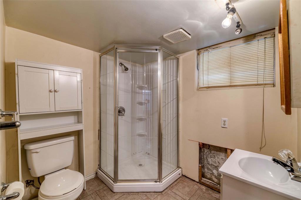 239 HARKNESS Street, Sarnia Ontario, Canada