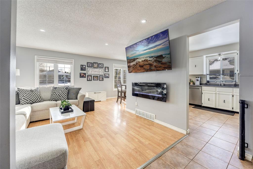 216 BLACKTHORN Crescent, St. Clair, Ontario, Canada photo 2