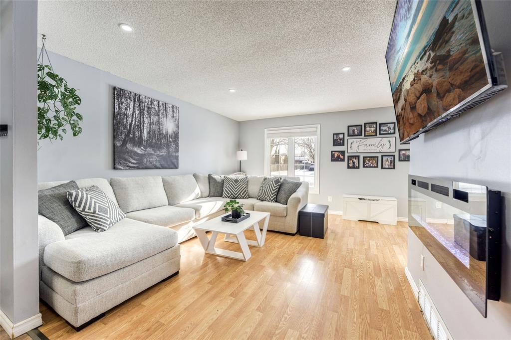 216 BLACKTHORN Crescent, St. Clair, Ontario, Canada photo 3