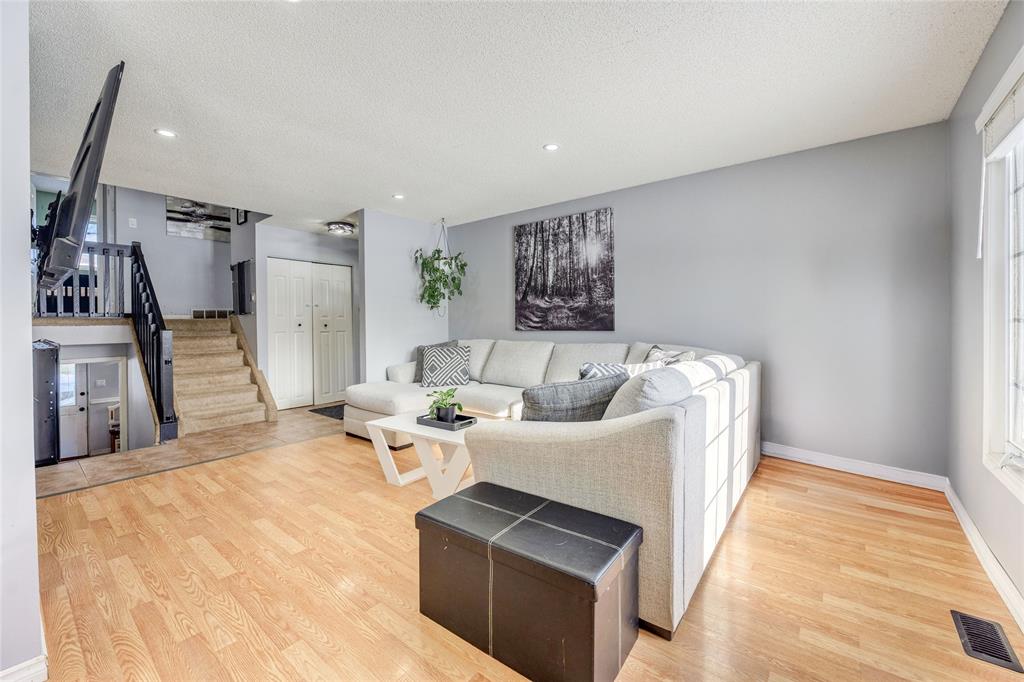 216 BLACKTHORN Crescent, St. Clair, Ontario, Canada photo 4