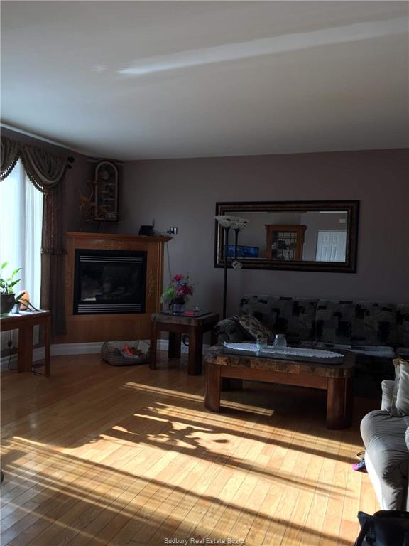 26 KING Street W, St. Charles Ontario, Canada