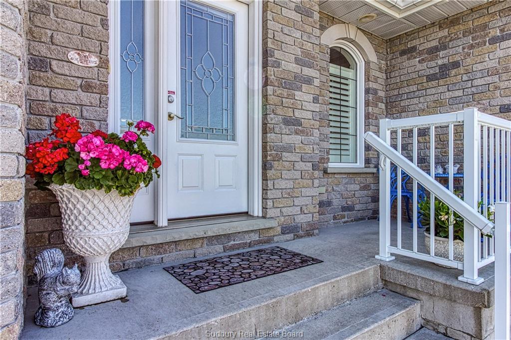 2616 HUMMINGBIRD, Val Caron Ontario, Canada