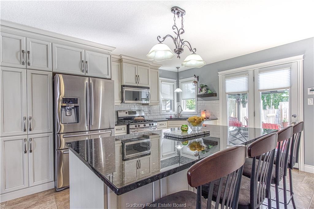 2616 HUMMINGBIRD, Val Caron Ontario, Canada