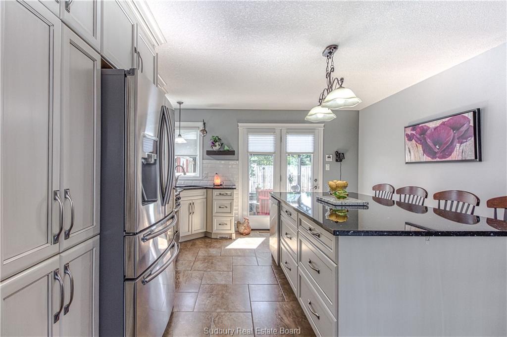 2616 HUMMINGBIRD, Val Caron Ontario, Canada