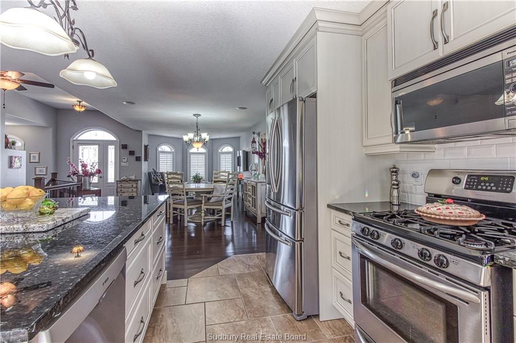 2616 HUMMINGBIRD, Val Caron Ontario, Canada