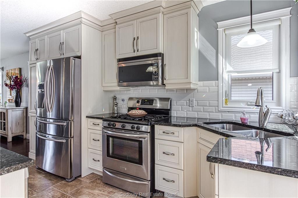 2616 HUMMINGBIRD, Val Caron Ontario, Canada