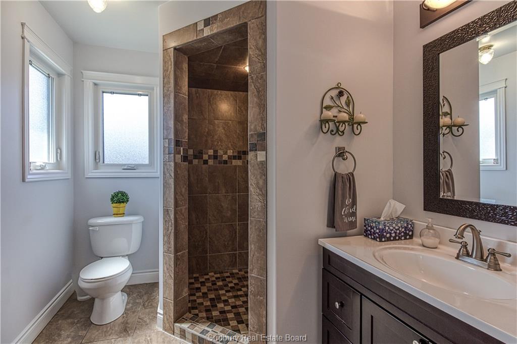 2616 HUMMINGBIRD, Val Caron Ontario, Canada