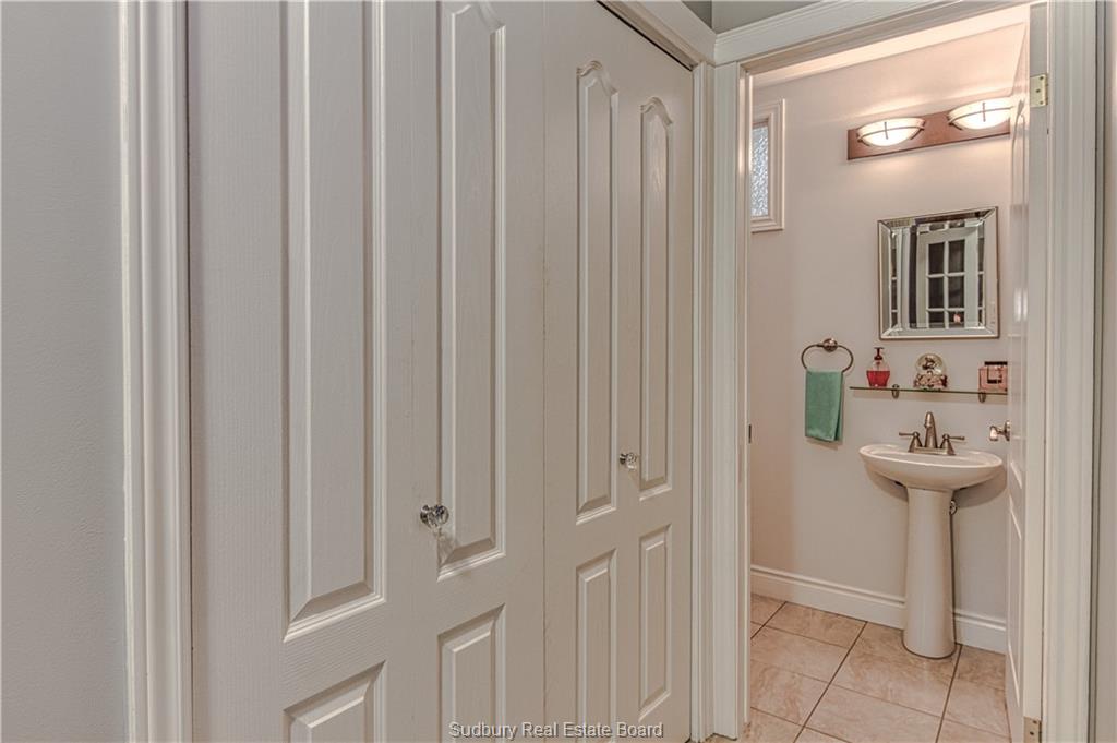 2616 HUMMINGBIRD, Val Caron Ontario, Canada