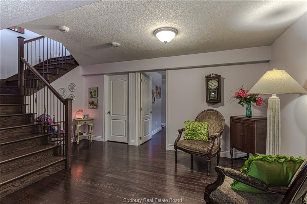 2616 HUMMINGBIRD, Val Caron Ontario, Canada