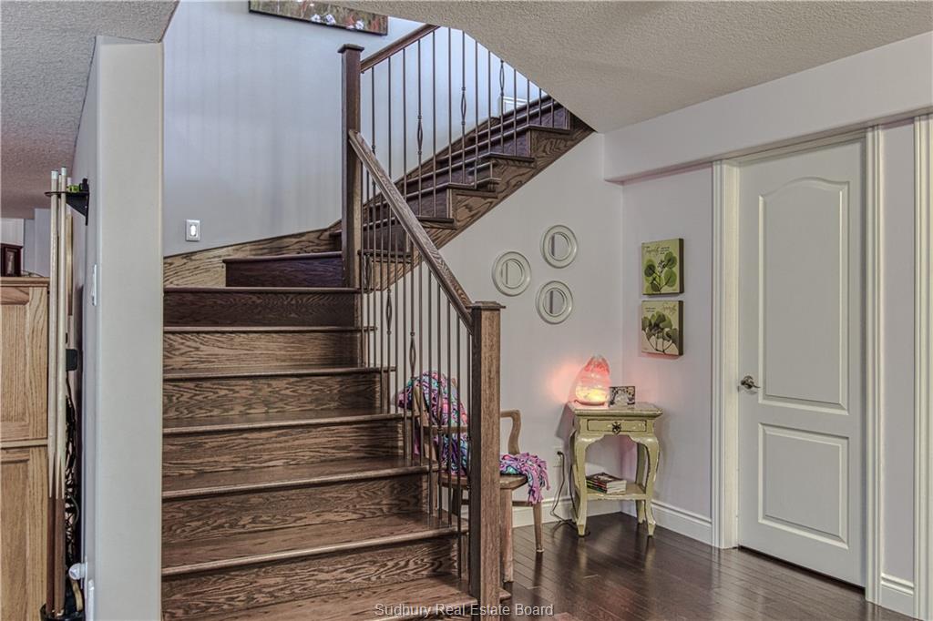 2616 HUMMINGBIRD, Val Caron Ontario, Canada