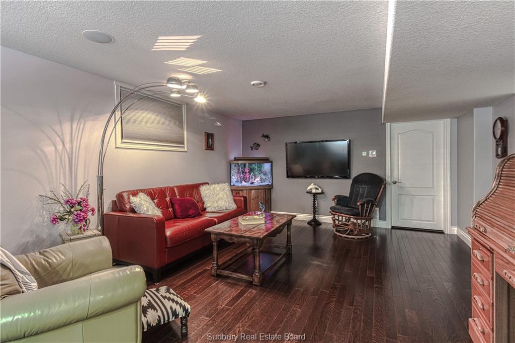 2616 HUMMINGBIRD, Val Caron Ontario, Canada