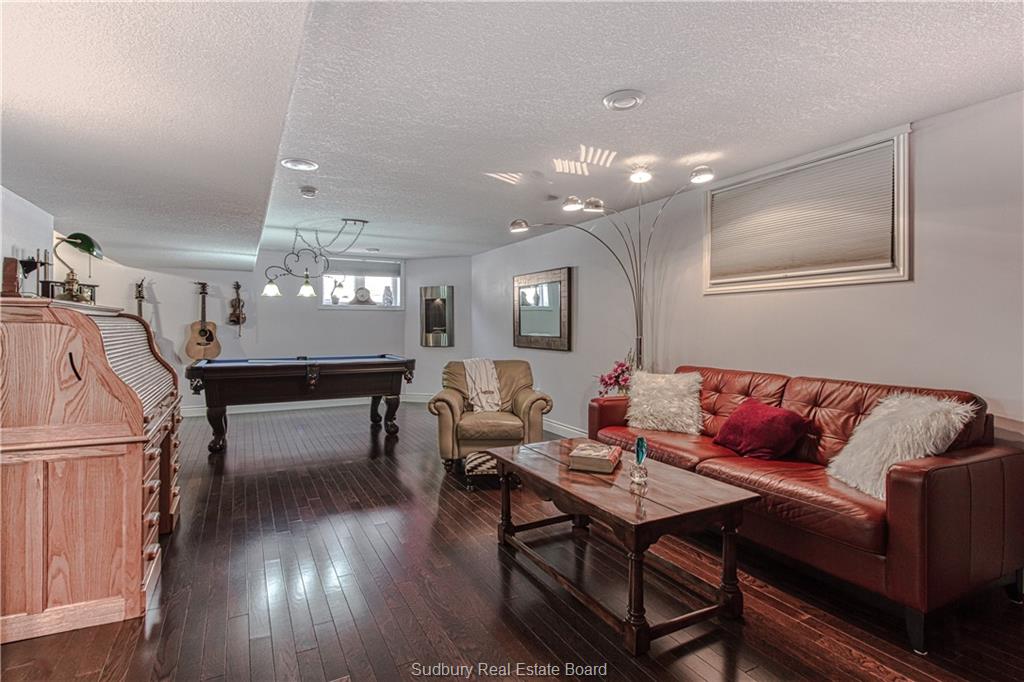 2616 HUMMINGBIRD, Val Caron Ontario, Canada
