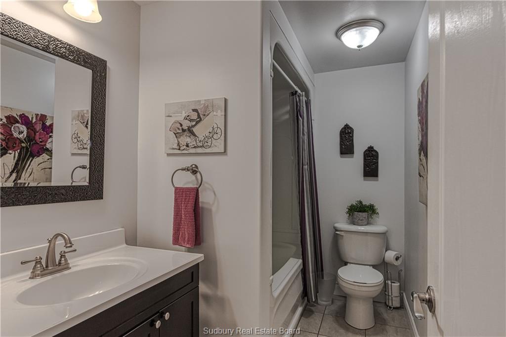 2616 HUMMINGBIRD, Val Caron Ontario, Canada