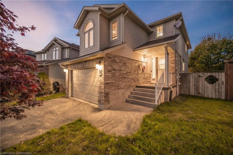 19 Doll Court, Kitchener, Ontario, Canada photo 2