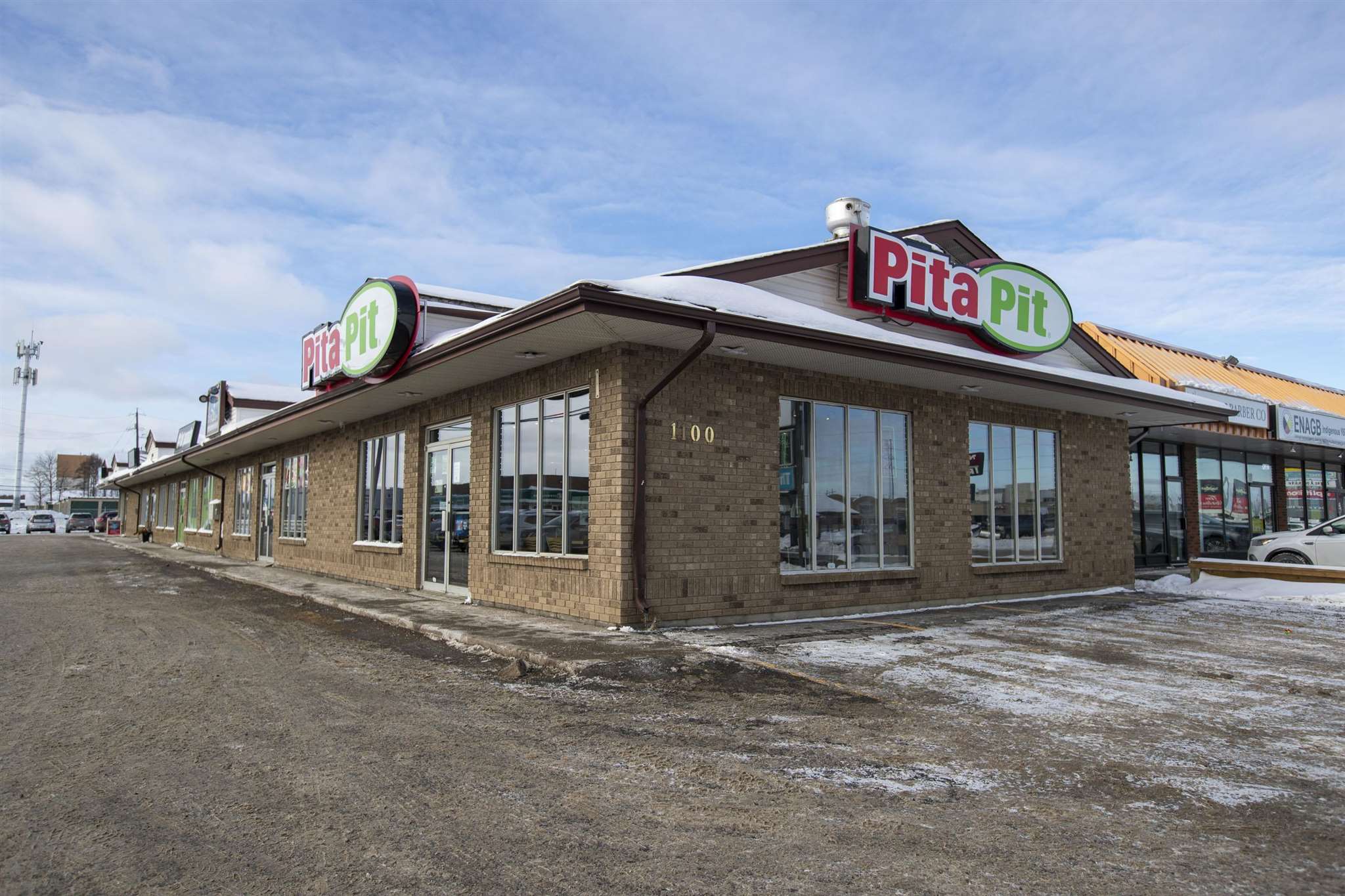 1100 Memorial Avenue, Thunder Bay, Ontario, Canada photo 1