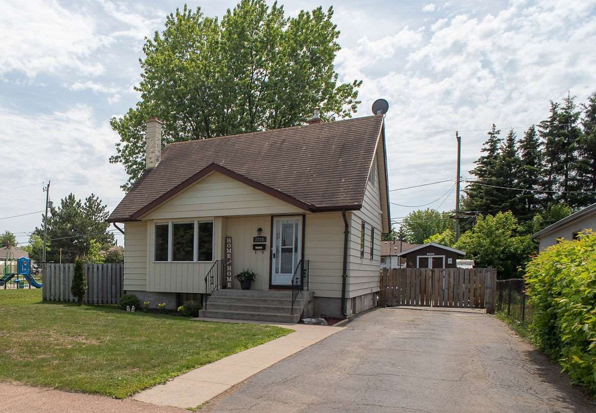 2226 McGregor Avenue, Thunder Bay Ontario, Canada