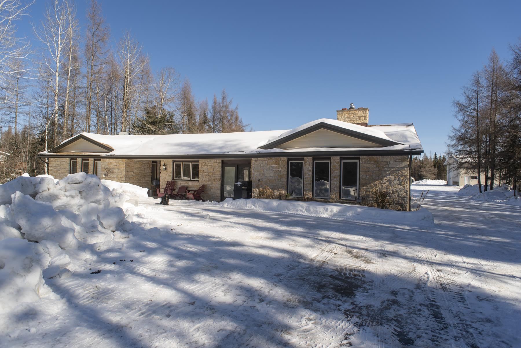 354 Hazelwood Drive, Thunder Bay Ontario, Canada