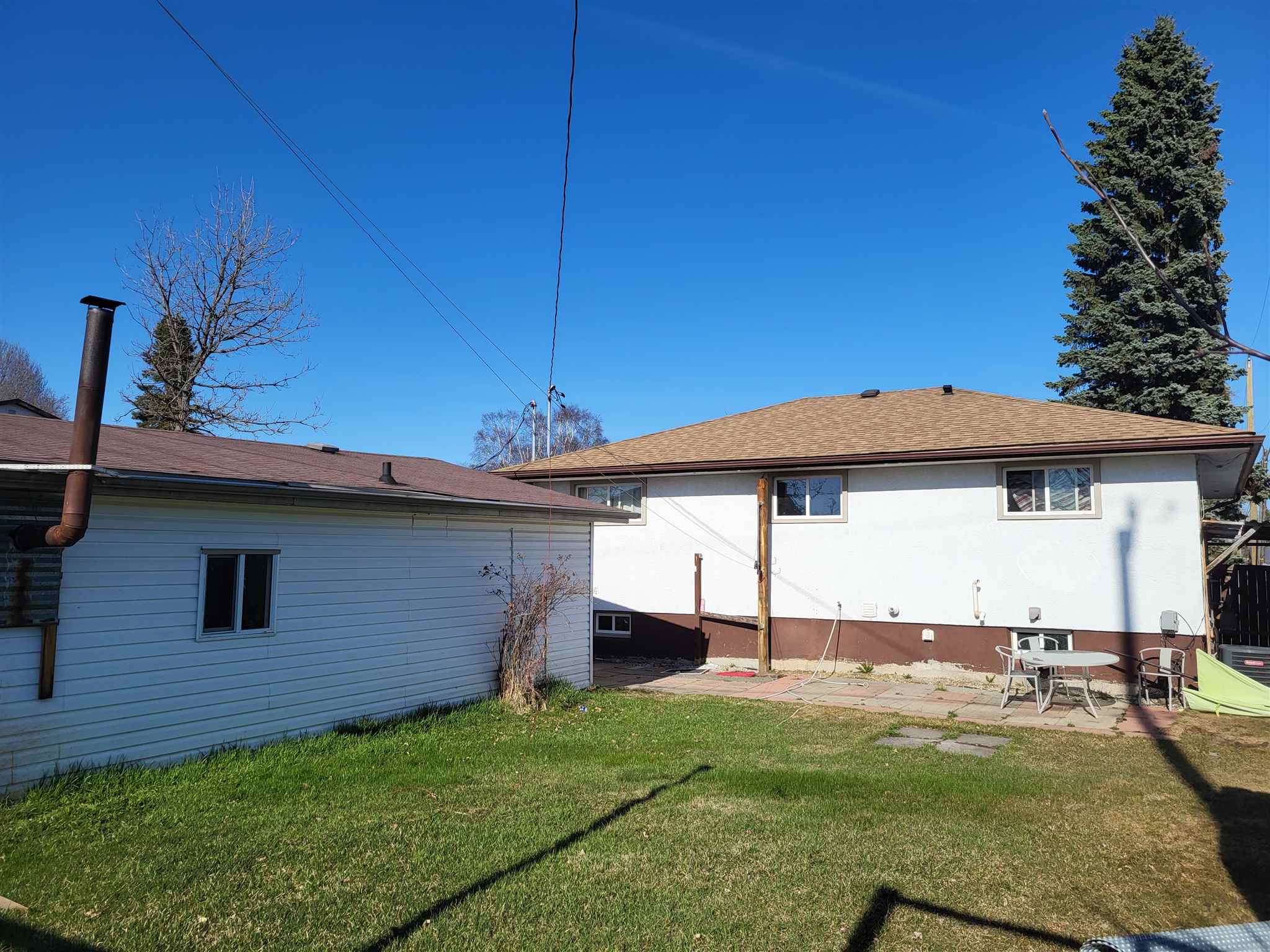 116 Huntington Court, Thunder Bay, Ontario, Canada photo 2