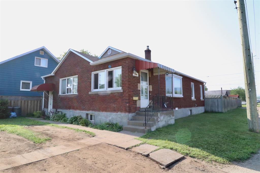 1006 Tarbutt Street, Thunder Bay Ontario, Canada