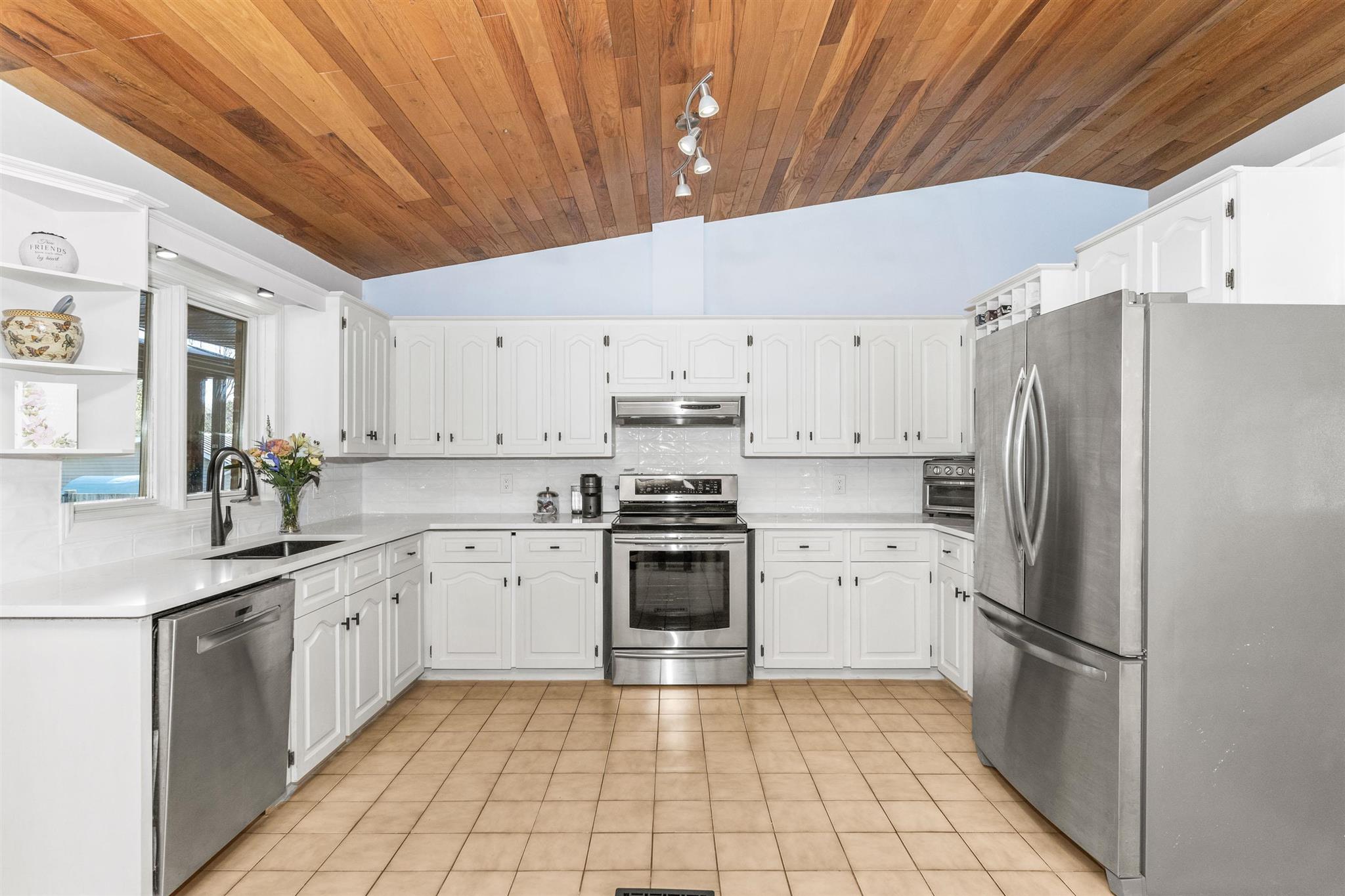 2300 Finch Street, Thunder Bay, Ontario, Canada photo 12