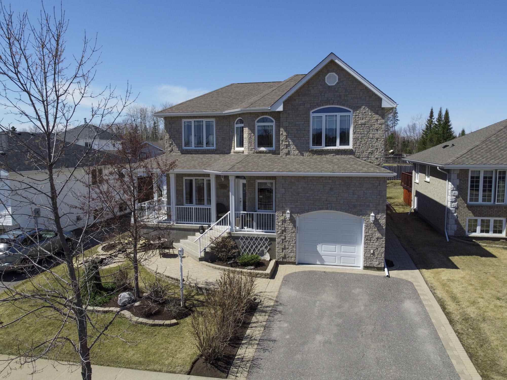 324 Scarlet Avenue, Thunder Bay Ontario, Canada