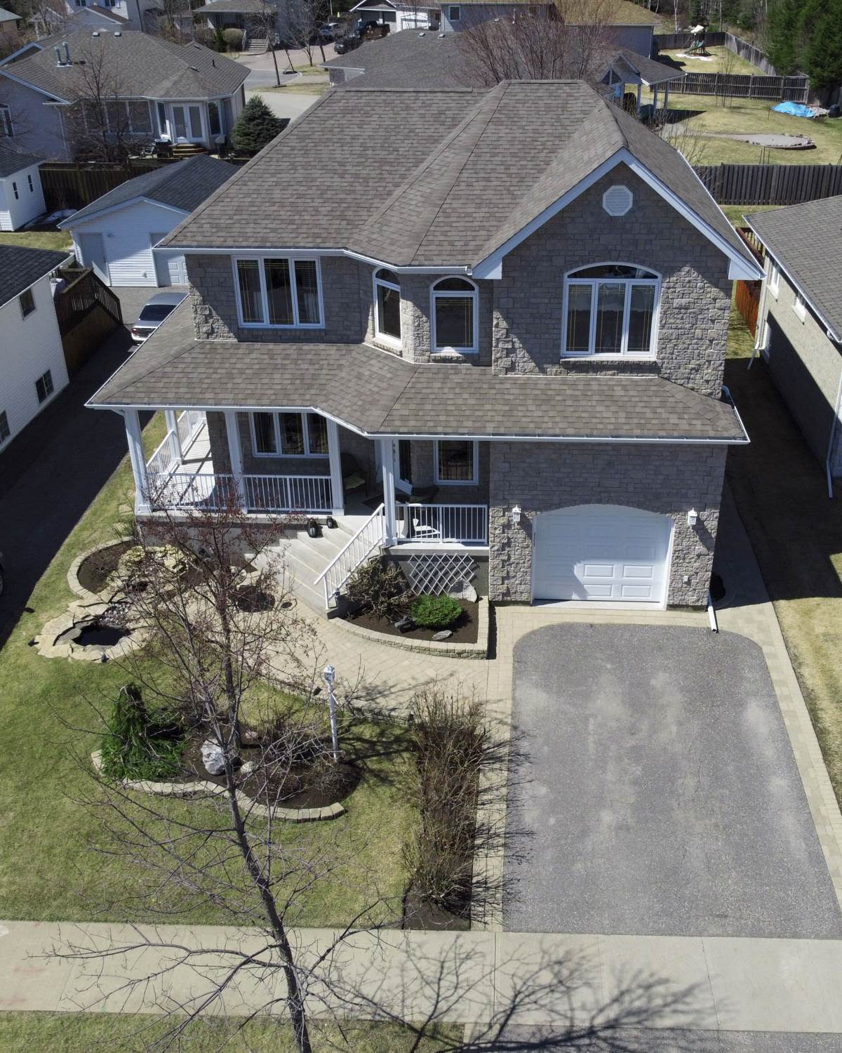 324 Scarlet Avenue, Thunder Bay Ontario, Canada