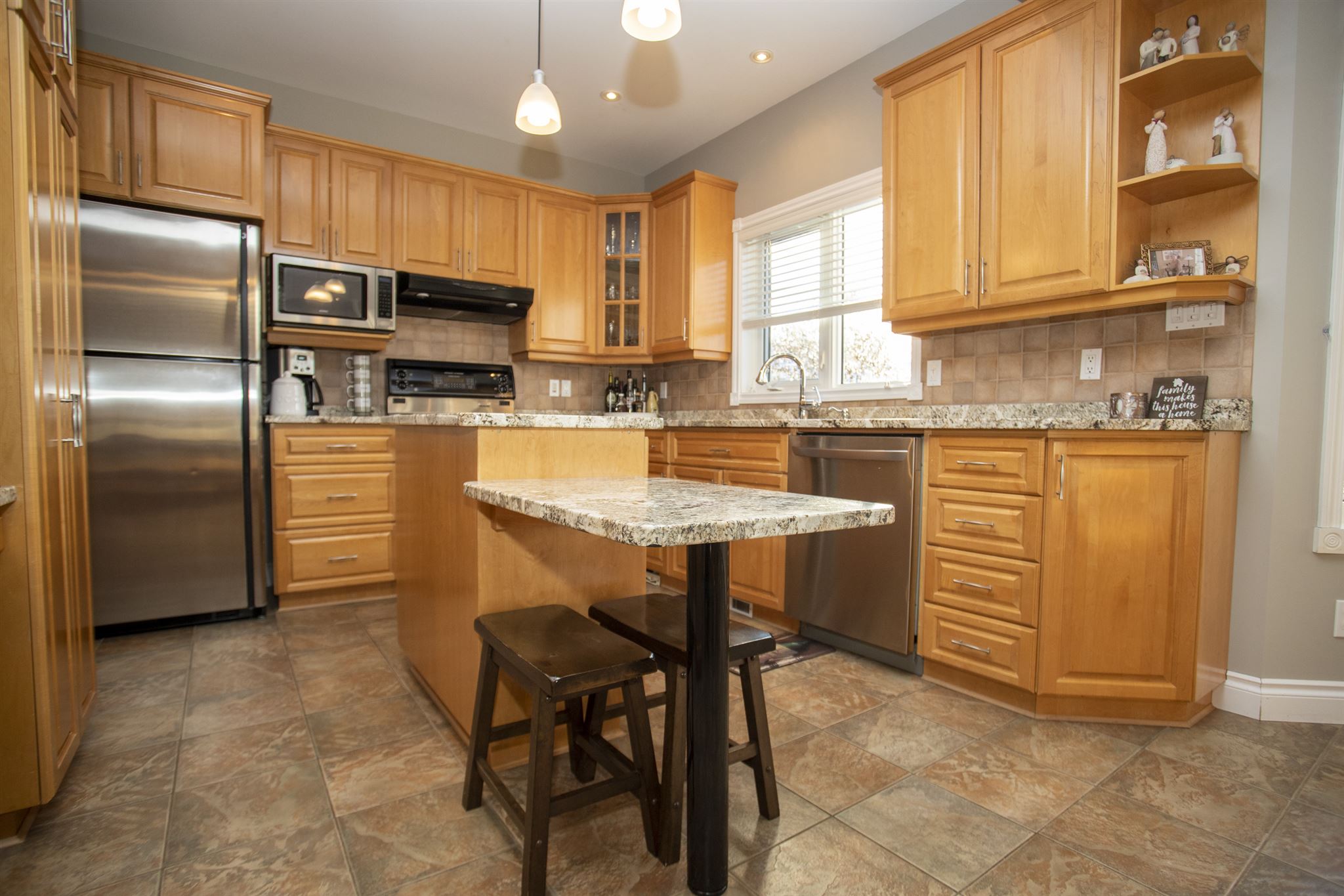 324 Scarlet Avenue, Thunder Bay Ontario, Canada