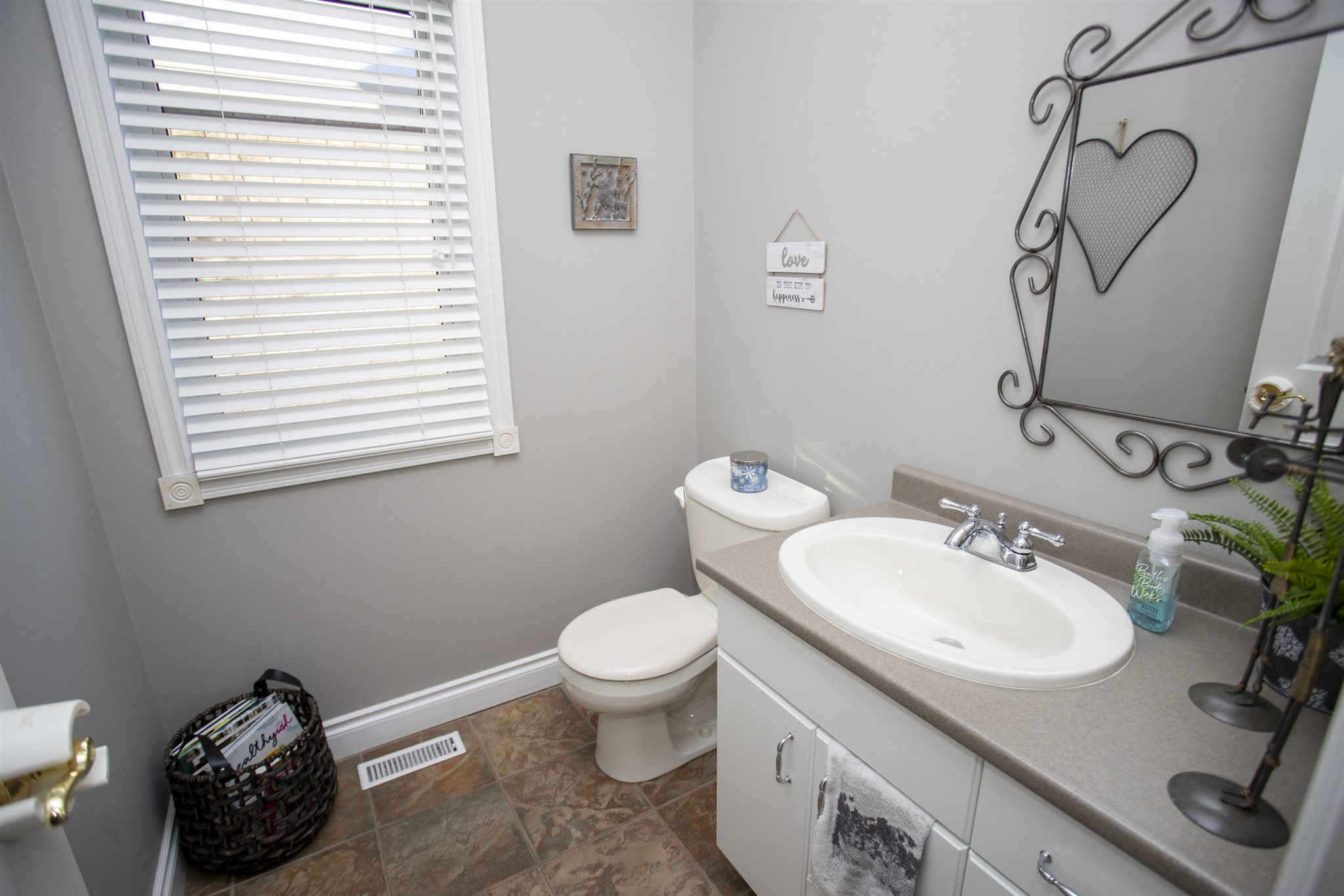 324 Scarlet Avenue, Thunder Bay Ontario, Canada