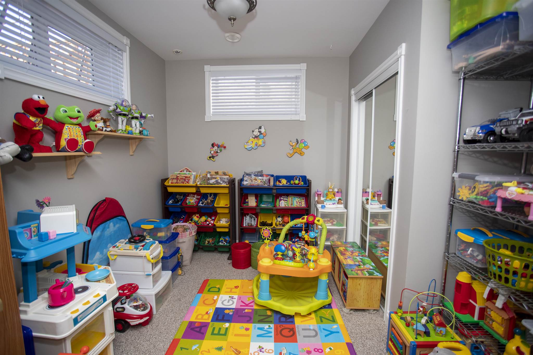 324 Scarlet Avenue, Thunder Bay Ontario, Canada
