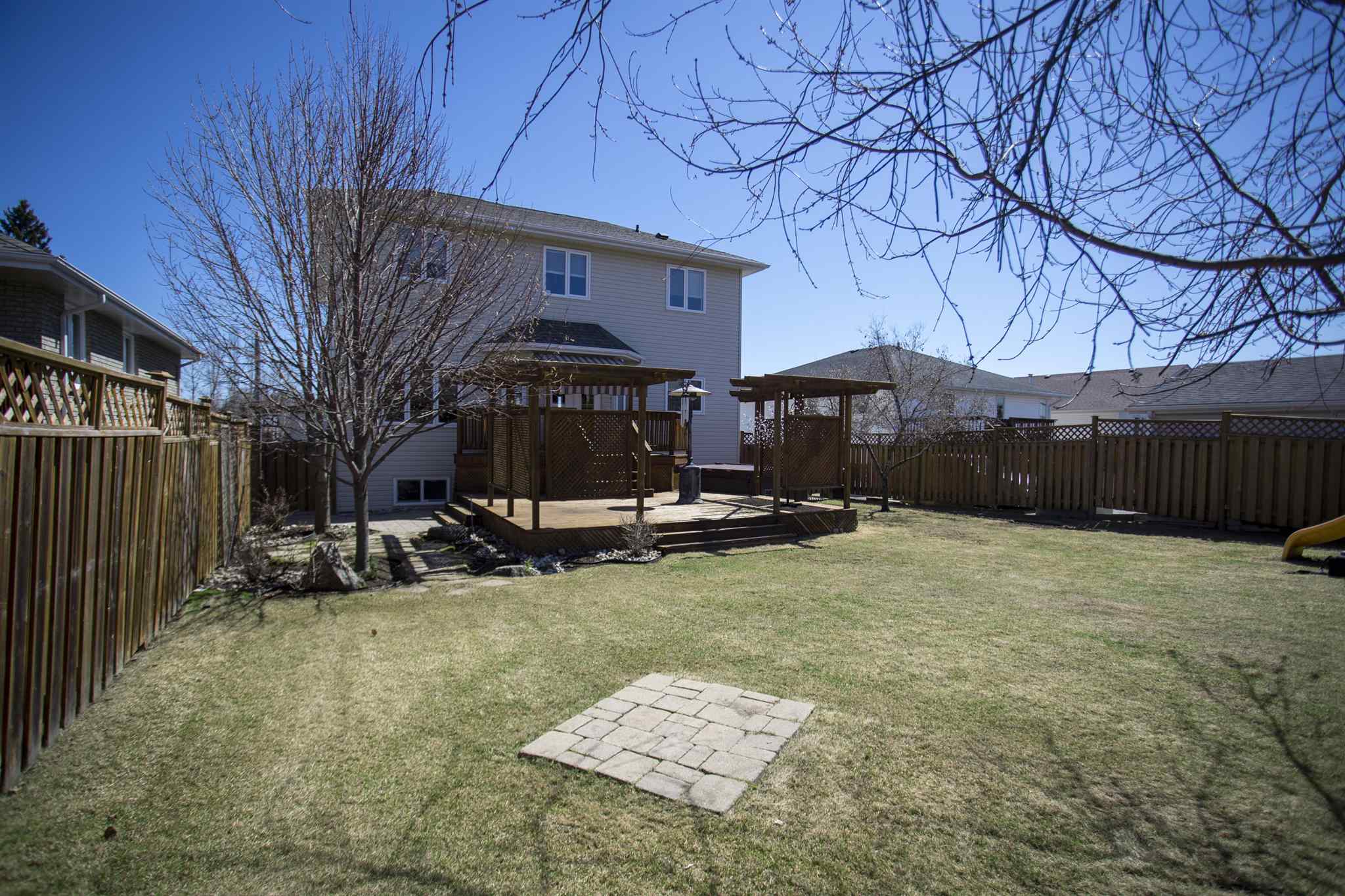 324 Scarlet Avenue, Thunder Bay Ontario, Canada
