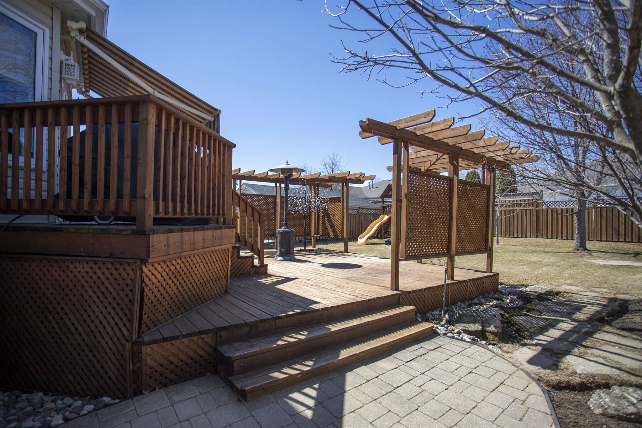 324 Scarlet Avenue, Thunder Bay Ontario, Canada
