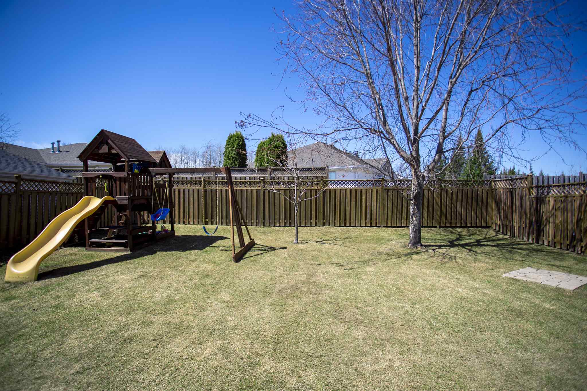 324 Scarlet Avenue, Thunder Bay Ontario, Canada