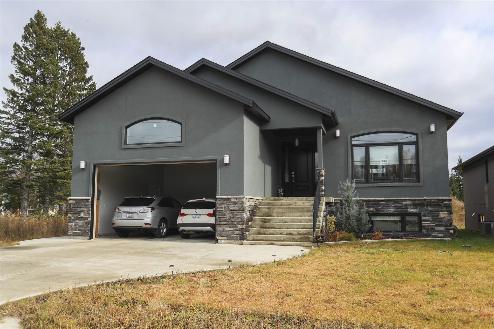 766 Woodcrest Road, Thunder Bay Ontario, Canada