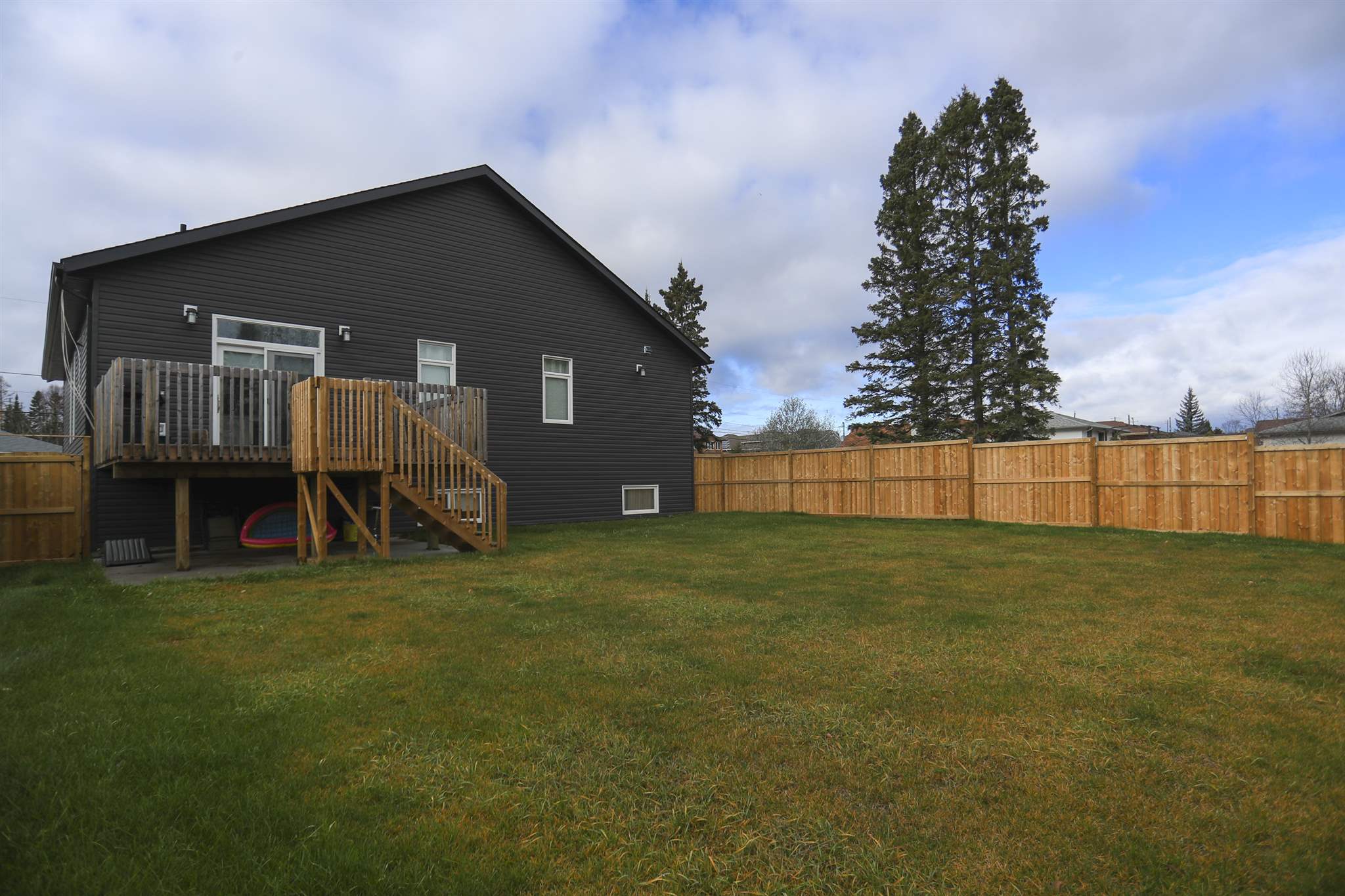 766 Woodcrest Road, Thunder Bay Ontario, Canada