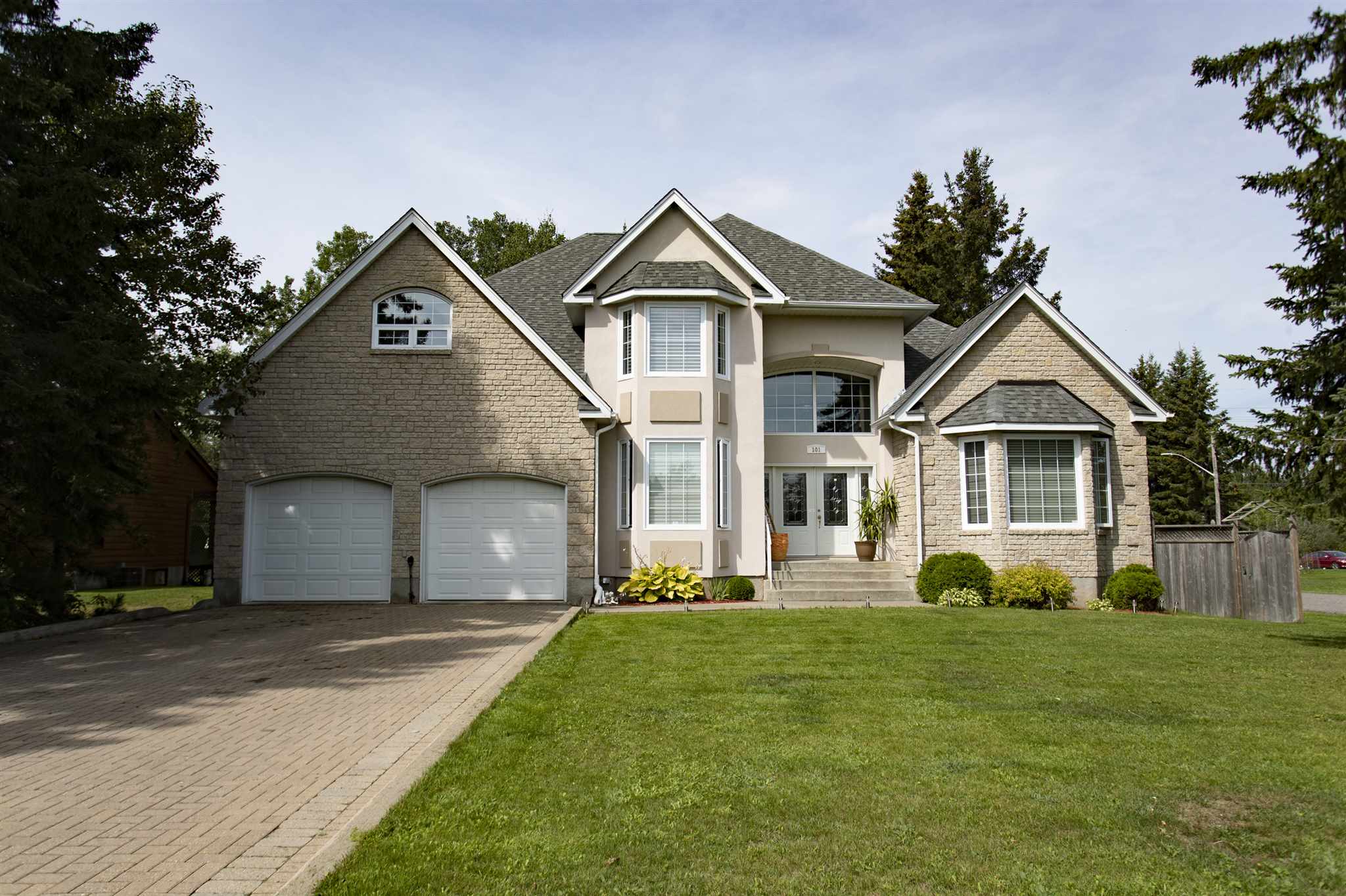 101 Chercover Drive, Thunder Bay Ontario, Canada