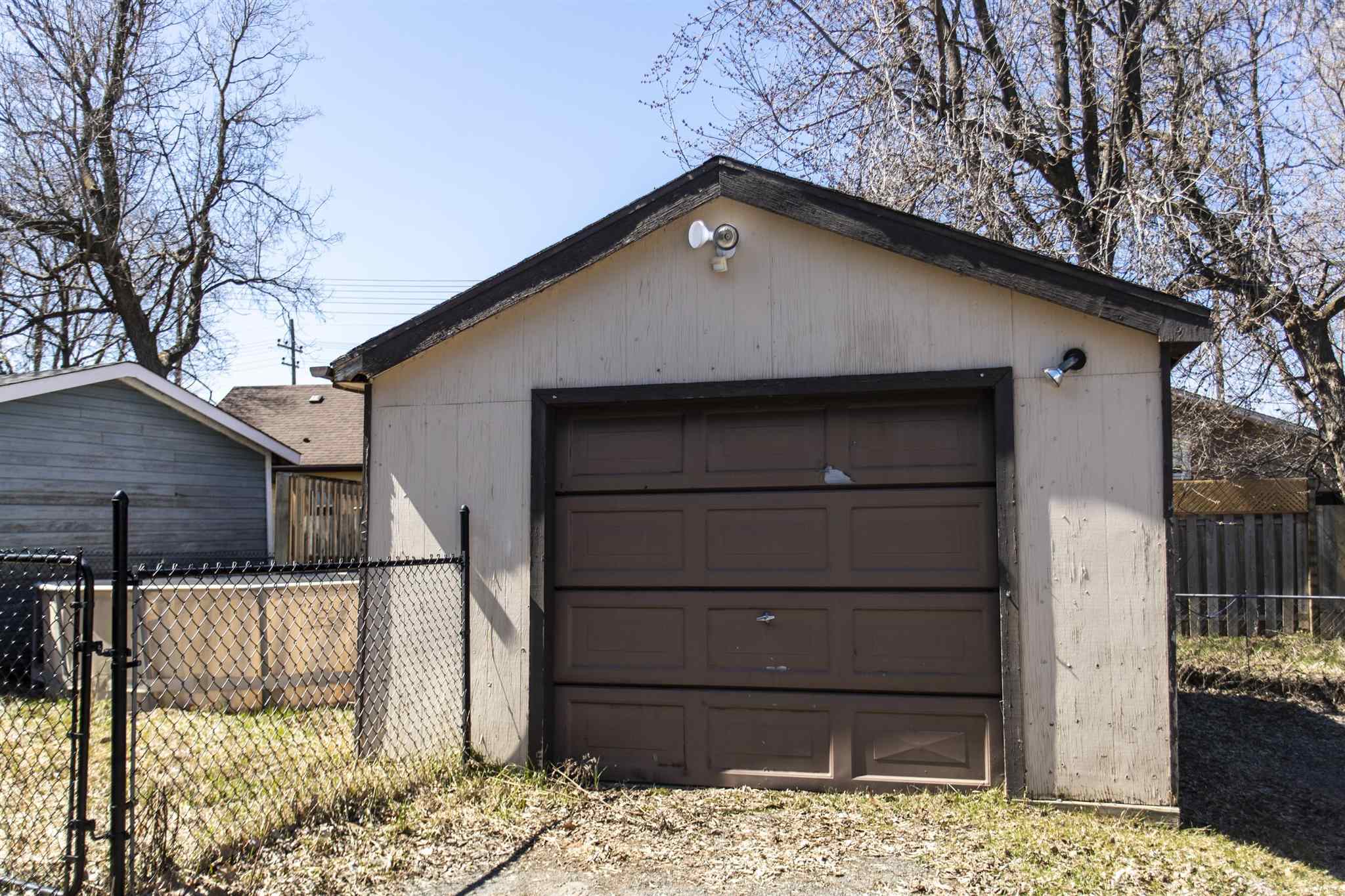 18 Stokes Street, Thunder Bay, Ontario, Canada
